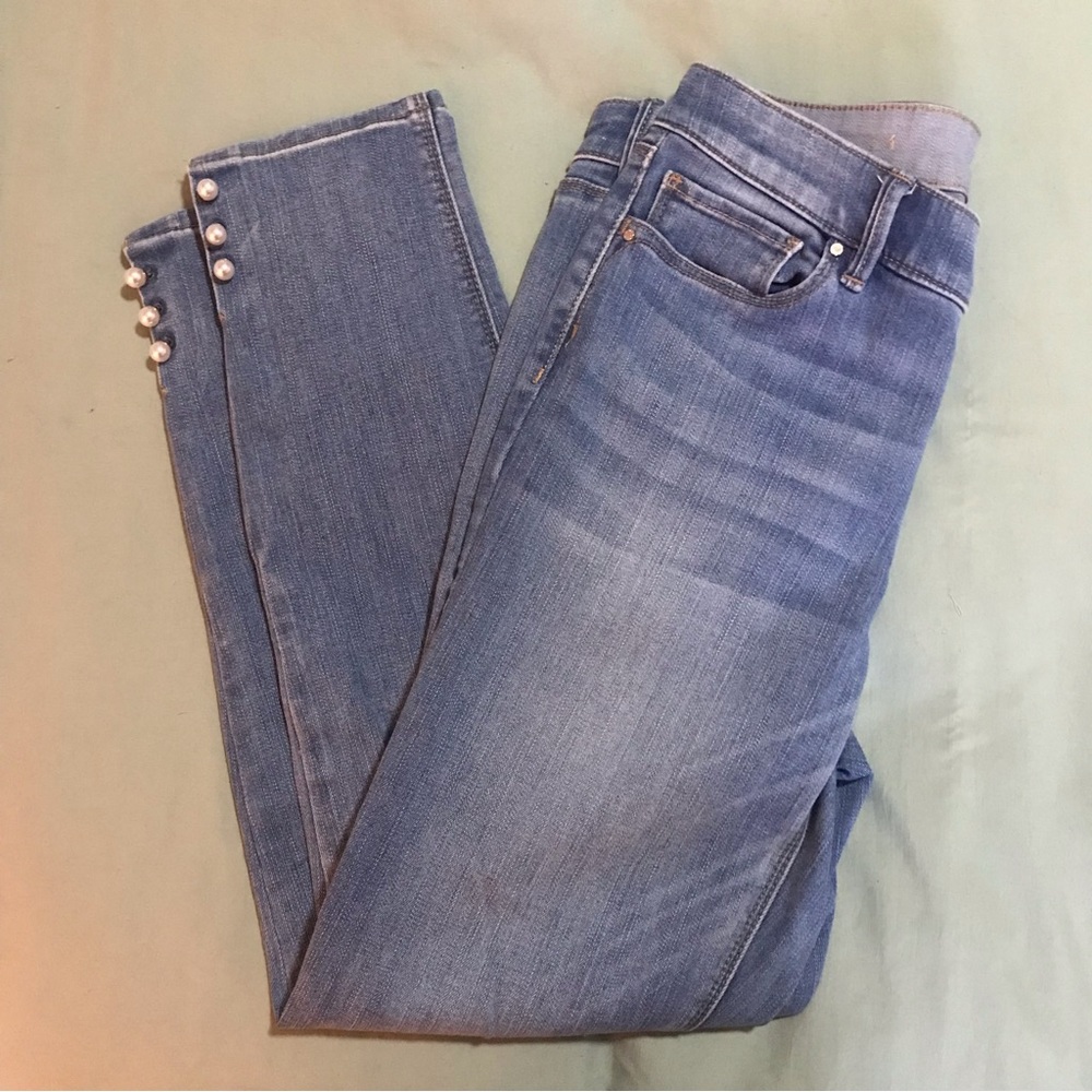 Mid Rise Skinny Crop w Pearl Ankle Accents, White House Black Market Size 4